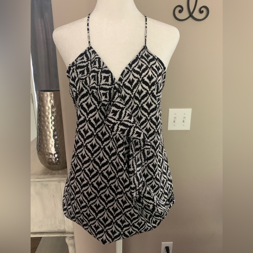NYC Medium Black and White Patterned Women's Tank Blouse, EUC P2P 18”